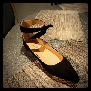 Pointed ballet flats with ankle bow